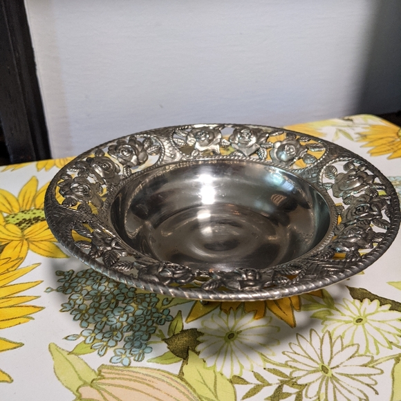 💐 3/$25 Vintage Metal Dish